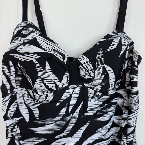 Beach Diva Black/White/Silver Bamboo Leaves Ruffle 1PC Swimsuit Size 10 - Picture 2 of 9